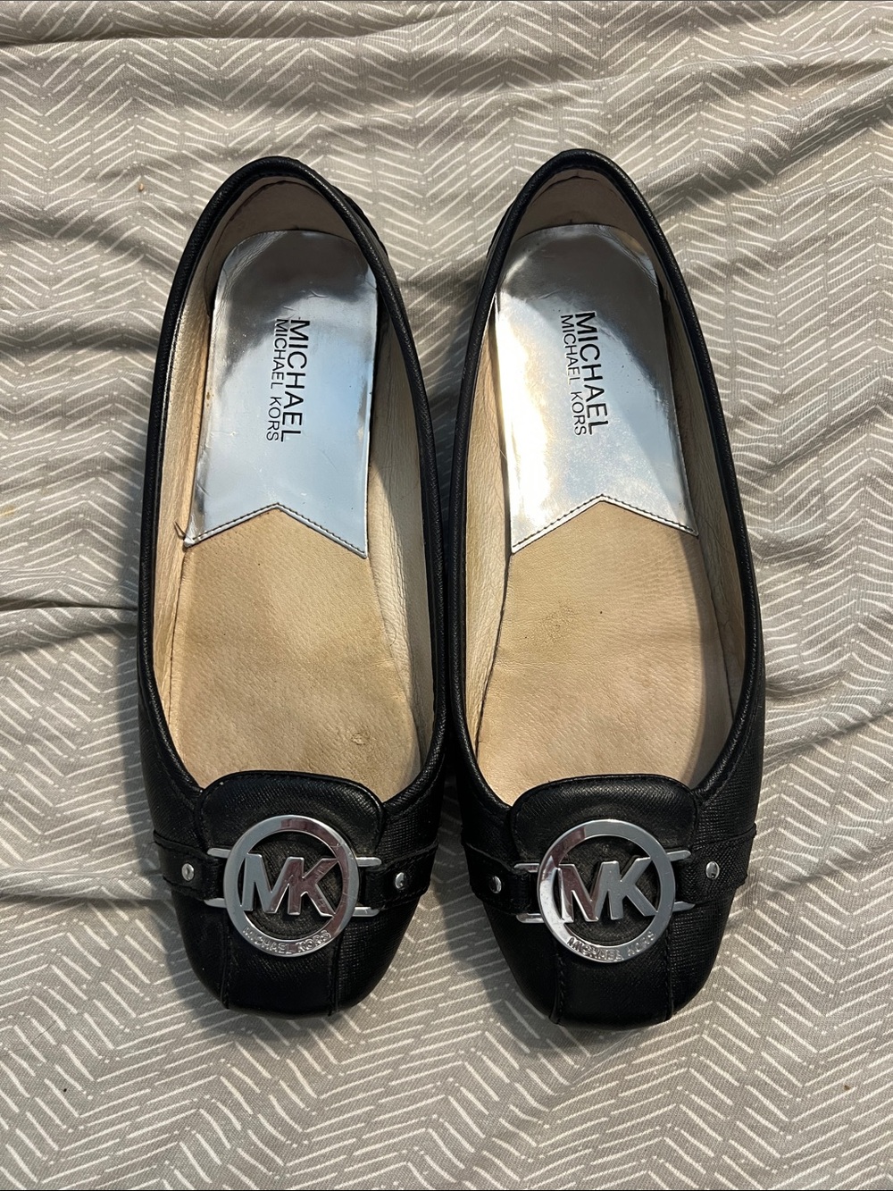 MICHAEL KORS Black Leather MK Circle Logo Ballet Flats